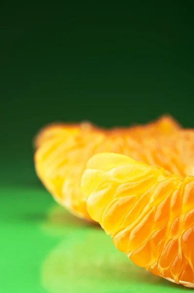 Mandarin on green — Stock Photo, Image