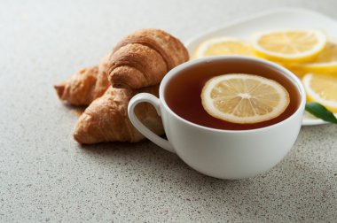 Limonlu çay fincan sıcak