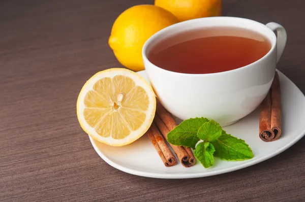 Xícara quente de chá — Fotografia de Stock