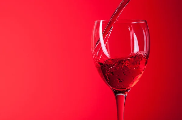 लाल वाईन ओतणे — स्टॉक फोटो, इमेज