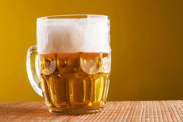 Frisches Bier — Stockfoto