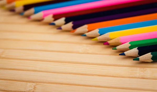 Gros plan de crayons de couleur — Photo