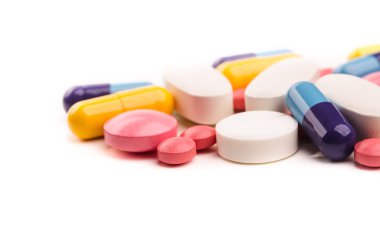 renkli hapları izole