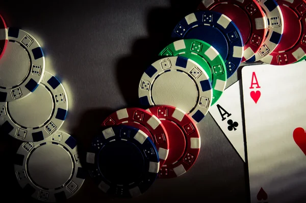 Carte da poker e chips — Foto Stock