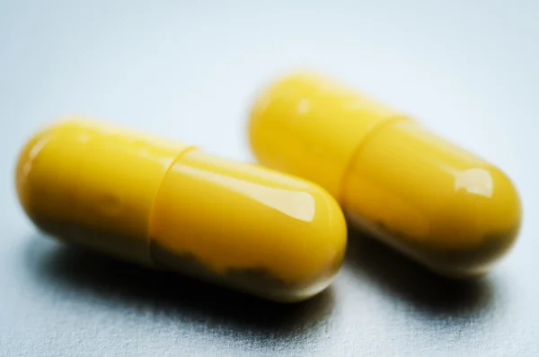 Two yellow capsules — Stock Photo, Image