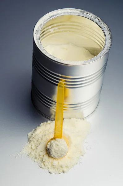 Kan med mjölkpulver — Stockfoto