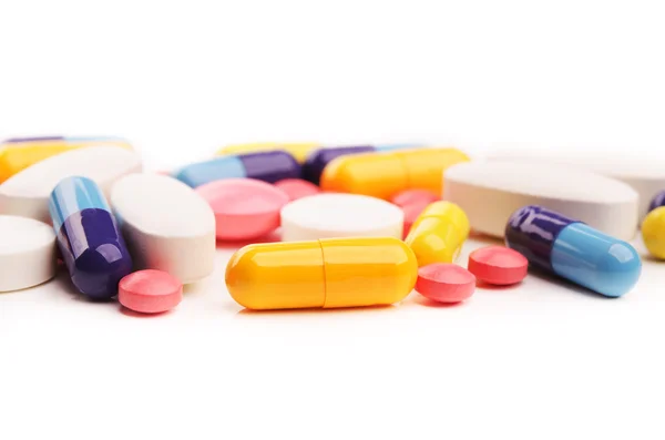 Pillole colorate isolati — Foto Stock