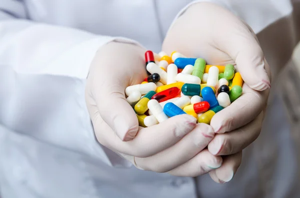 Doctor hand with pills — Stock Photo, Image