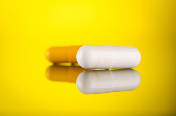 Two pills capsules — Stock Photo, Image