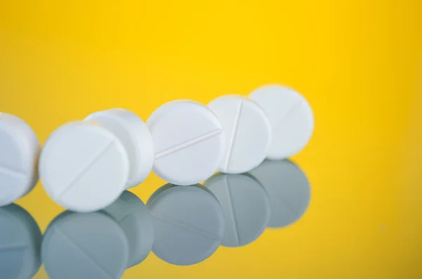 Weiße Tabletten — Stockfoto