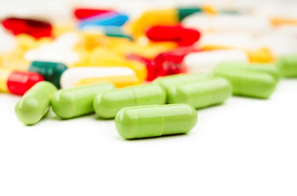 Capsula verde pillola medica — Foto Stock