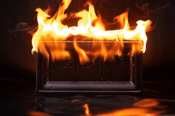 ブラック フライデーの売り上げ 紙皿か板紙が燃えてる 熱い時間の背景 テキストのスペース — ストック写真