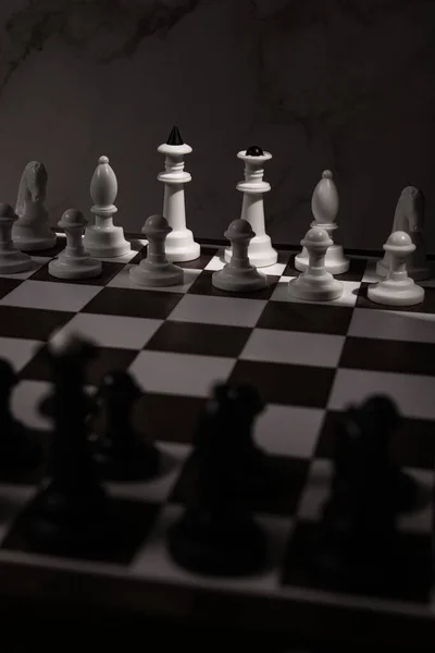 Chess Board Figures Highlighted Light Flux Cinematic Selection Effect Light — Stock Photo, Image