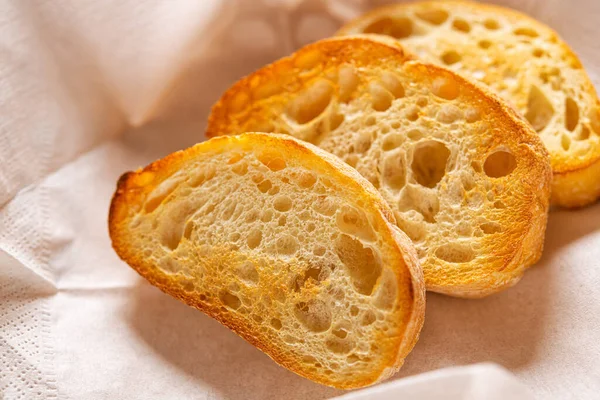 Pan Crujiente Ciabatta Fresca Una Canasta Fondo Alimenticio Italiano —  Fotos de Stock