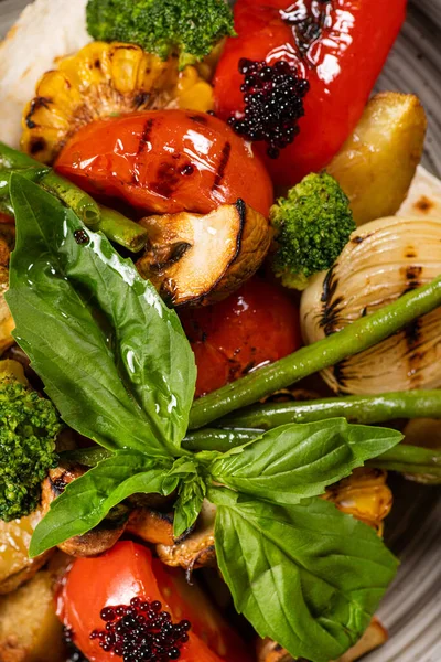 Delicious Grilled Vegetables Tomato Onion Corn Mushrooms Top View Basil — Stok fotoğraf