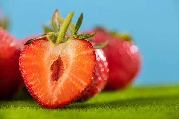 Fresh Summer Natural Strawberry Green Grass Food Fruit Background — Foto de Stock