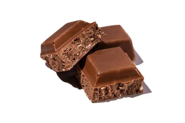 Beyaz Arka Planda Izole Çikolata Parçaları Yakın Plan Fotoğraf Şekeri — Stok fotoğraf