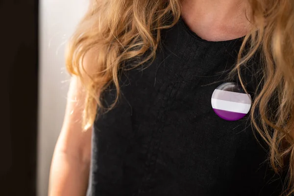 Woman Axexual Badge Puts Shirt Support Minorities Background — Stock Photo, Image