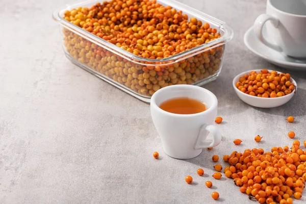 Thé Argousier Dans Une Tasse Blanche Fond Boisson Vitaminée Sain — Photo