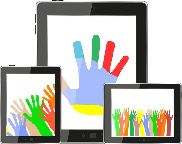 Руки на екрані планшетного ПК. набір цифрових пристроїв — стокове фото