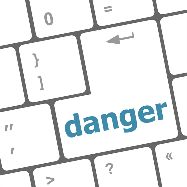 Parola di pericolo sulla chiave del computer. concetto di sicurezza — Foto Stock