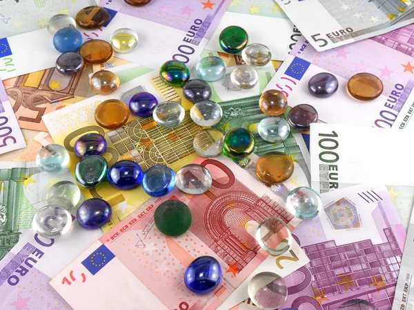 Pedras definidas no fundo monetário do euro — Fotografia de Stock