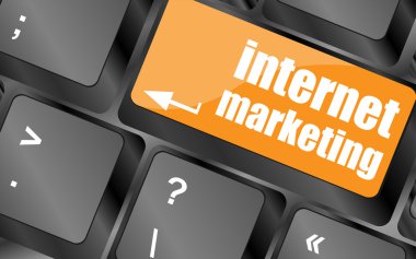 çevrimiçi pazarlama veya internet pazarlama kavramları, klavye tuşunun giriş tuşunda iletisi olan
