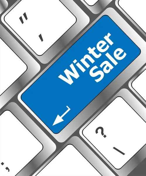 Winter verkoop op computer toetsenbord sleutelknop naast — Stockfoto