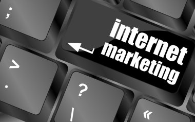 çevrimiçi pazarlama veya internet pazarlama kavramları, klavye tuşunun giriş tuşunda iletisi olan