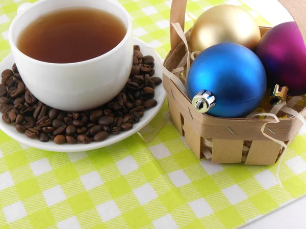 Christmas decoration with cup of coffee and coffee beans — Stock Photo, Image
