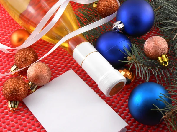 Garrafa de champanhe e decoração de Natal, feliz ano novo — Fotografia de Stock