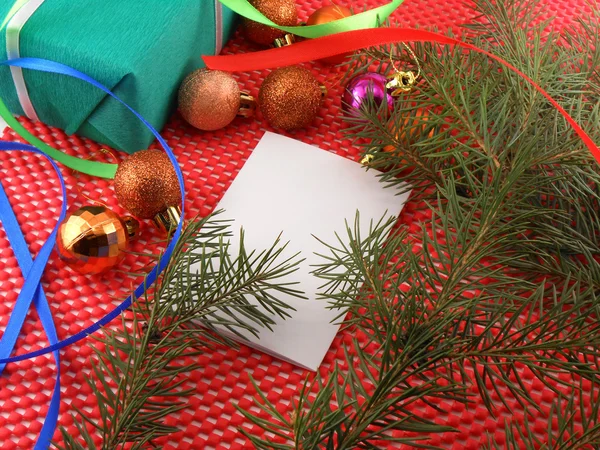 Décoration de Noël et boules, branche d'arbre de nouvel an — Photo