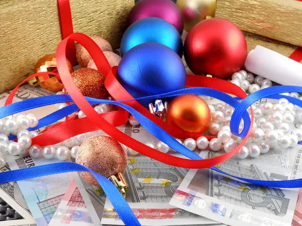 Christmas gift box, christmas balls, money and diamonds — Stock Photo, Image