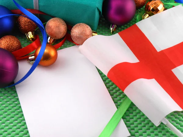 Drapeau d'Angleterre avec décoration de Noël, carte de nouvel an — Photo