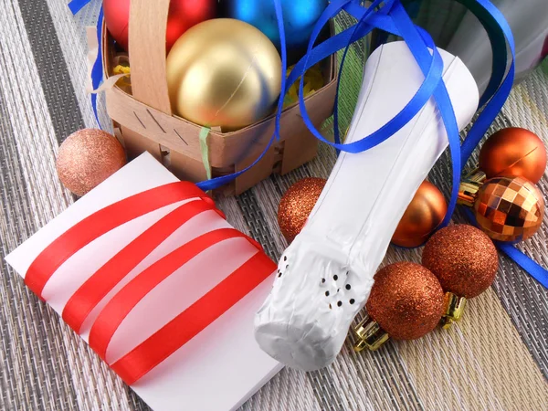 Holiday concept: champagne and balls as a New Year decoration — Stock Photo, Image