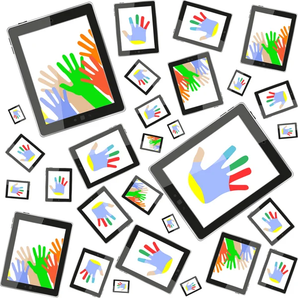 Mani su tablet touch computer impostato su sfondo bianco — Foto Stock