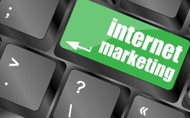 çevrimiçi pazarlama veya internet pazarlama kavramları, klavye tuşunun giriş tuşunda iletisi olan