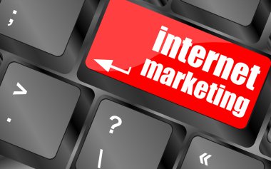 çevrimiçi pazarlama veya internet pazarlama kavramları, klavye tuşunun giriş tuşunda iletisi olan