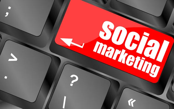 Marketing sociale o concetti di internet marketing, con messaggio sul tasto Invio della tastiera — Foto Stock