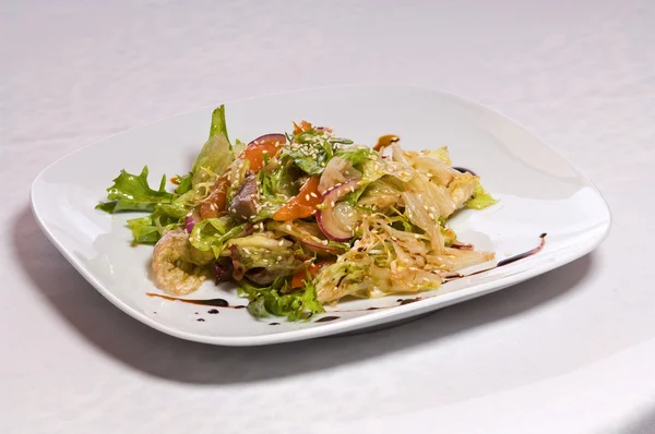 Sallad med kött och grönsaker — Stockfoto