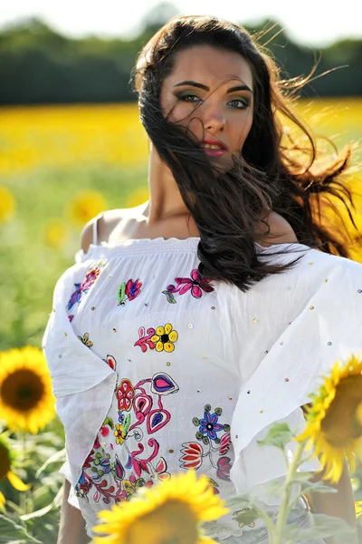 Menina na camisa — Fotografia de Stock