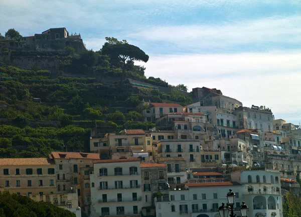 Maisons dans le paysage des montagnes — Photo