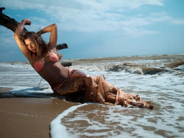 Girl at the sea — Stock Photo, Image