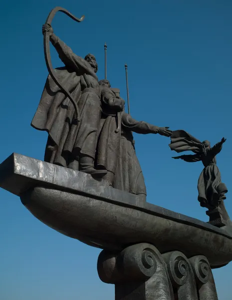 Monument voor de Stichters van Kiev — Stockfoto