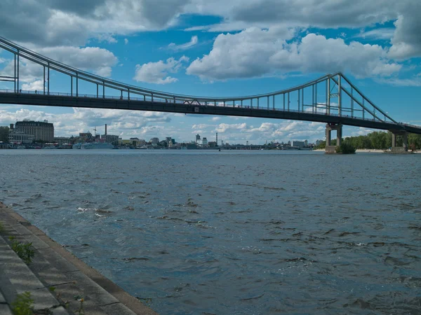 Dnipro Fluss und Brücke — Stockfoto