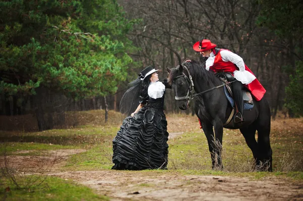 Homme et femme en costume — Photo