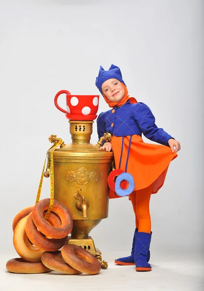Little girl with samovar — Stock Photo, Image