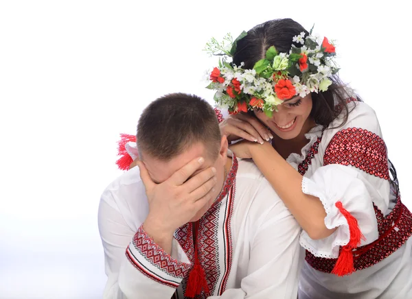 Mann und Frau in ukrainischen Kostümen — Stockfoto