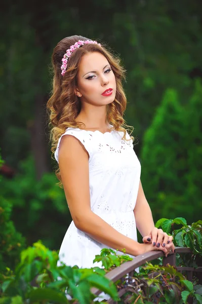 Mulher bonita jovem — Fotografia de Stock