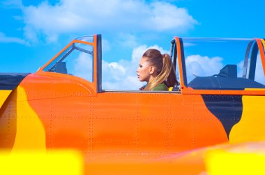 çekici genç bir kadın